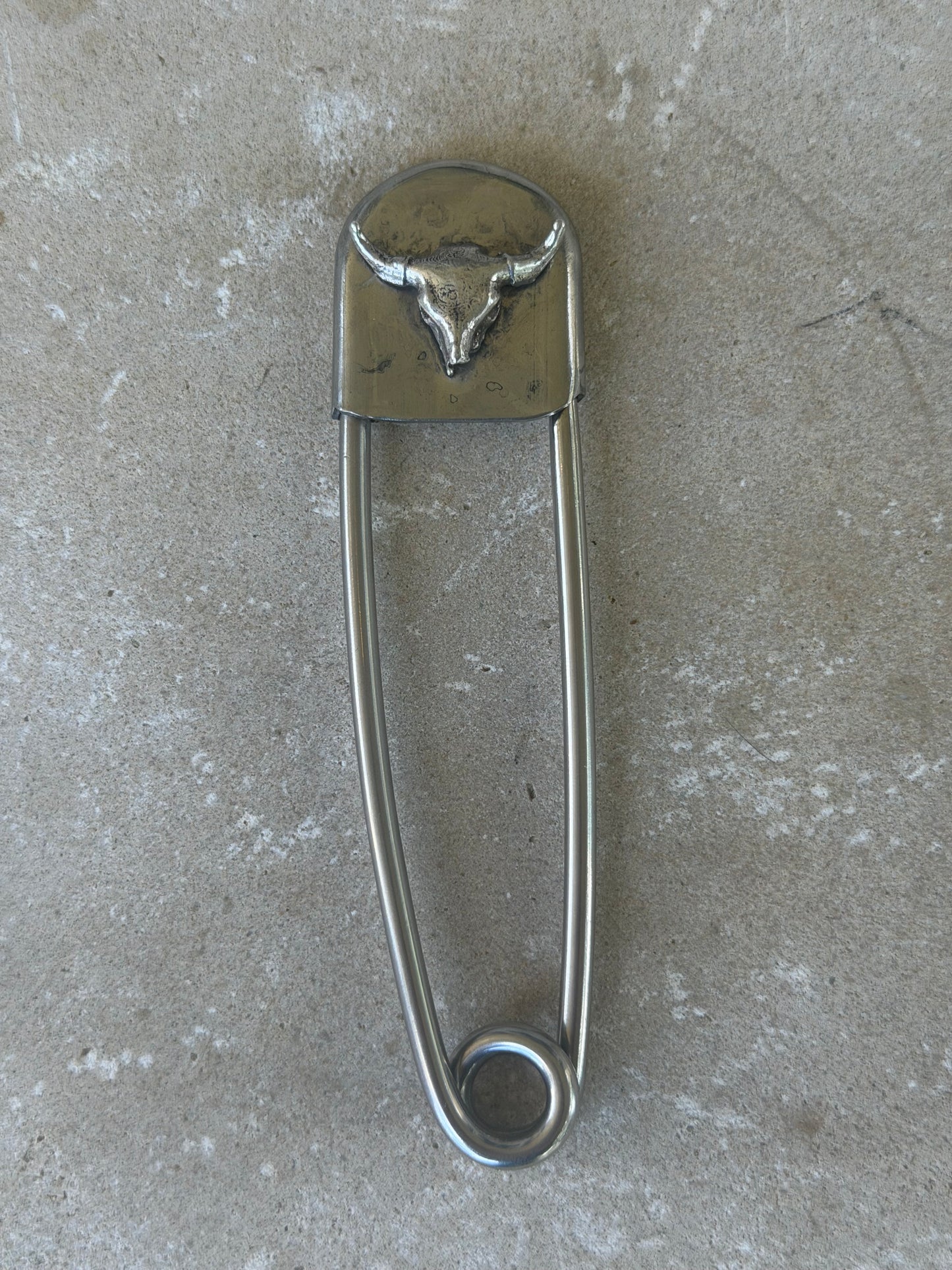 Long horn safety pin