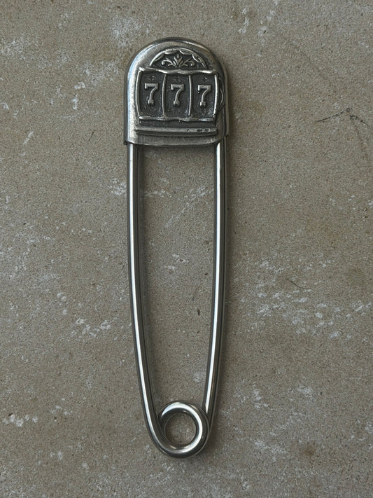 777 slot machine safety pin
